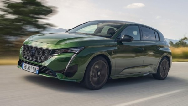 На пето място намираме Peugeot 308 1.5 BlueHDi, който ACI оценява с 0,4889 евро/км. Третото поколение на френския компактен автомобил, представен през 2021 година, е с размери  4,37 метра на дължина и 1,86 метра ширина. Багажното отделение може да се похвали с капацитет от 412 литра. 

Дизеловата версия се задвижва от 1,5-литров четирицилиндров двигател, способен да достави 131 к.с. и 300 Нм, с деклариран пробег от около 4,3 л/100 км.
